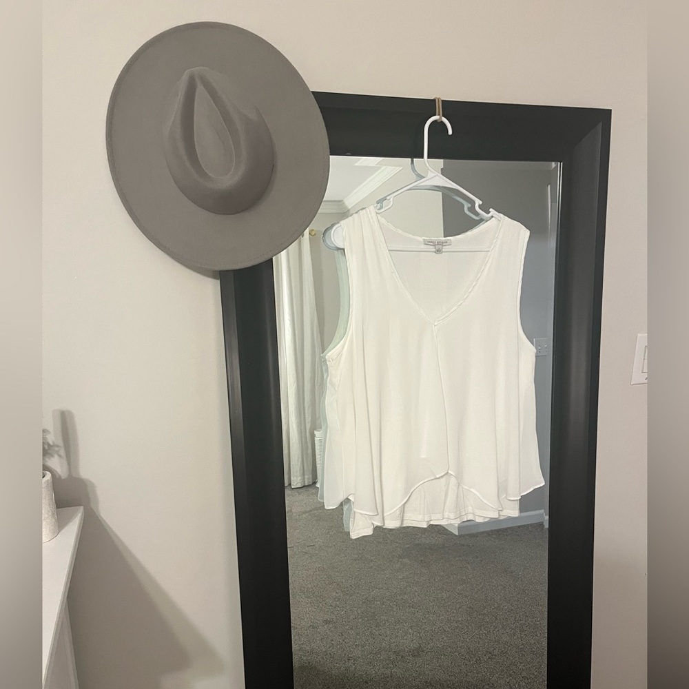 Green Envelope White/Cream Tank Top Large